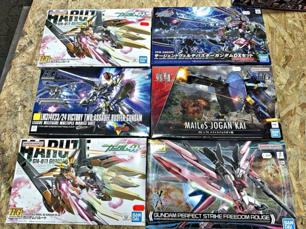 Bandai Gunpla HG und SDW Heroes Konvolut Bausätze