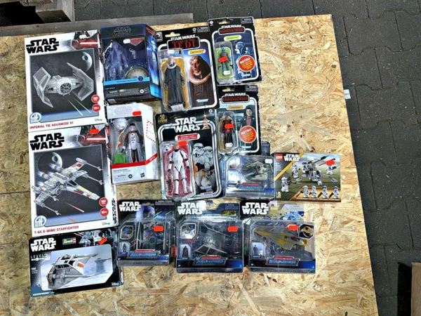 Star Wars Konvolut Actionfiguren, Fahrzeuge und Bausätze 14 Stück