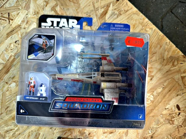 Konvolut Star Wars Actionfiguren und Fahrzeuge 15 Stück
