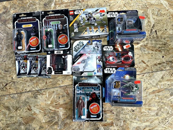 Konvolut Star Wars Actionfiguren und Sammelartikel 12 Stück