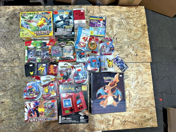 Pokémon Konvolut Sammelkarten, Figuren und Zubehör