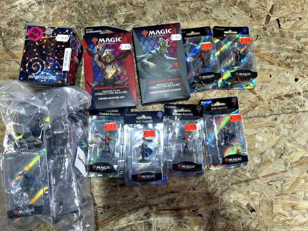 Magic: The Gathering Konvolut Figuren, Themen-Booster und Deckbox