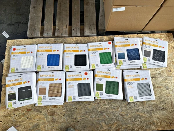 Brixies Plus Basis- und Designer-Platten 32 x 32 Konvolut Grundplatten für Klemmbausteine