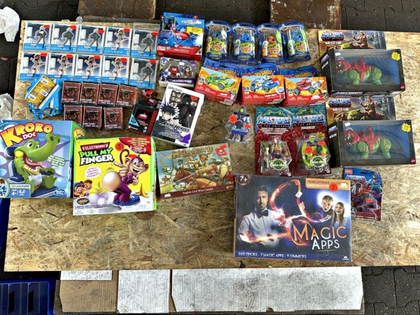 Konvolut Actionfiguren, Sammelartikel und Spiele
