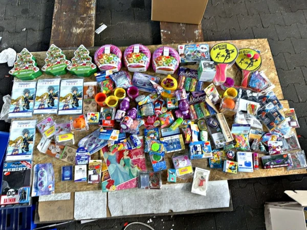 Konvolut Kleinspielzeug, Puzzles und Zubehör