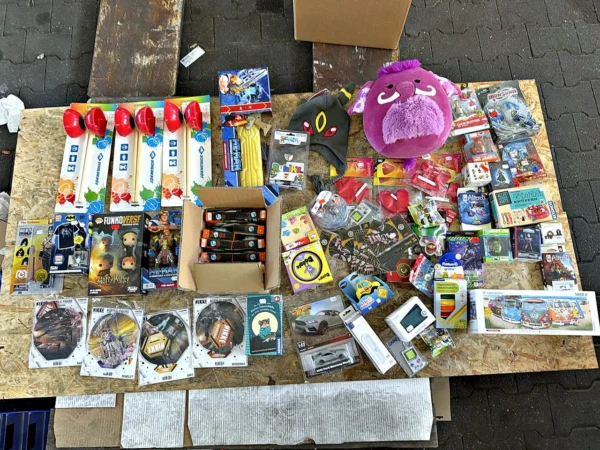 Konvolut Spielzeug, Spiele und Sammelartikel