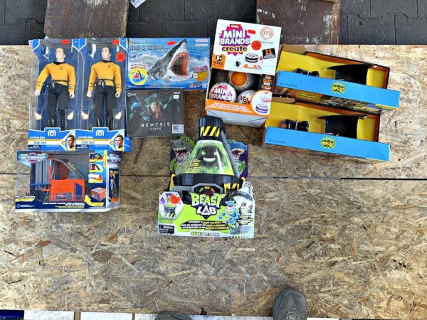 Konvolut Actionfiguren und Spiele